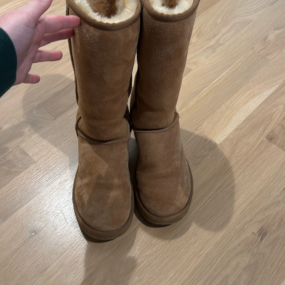 Women’s tall uggs.